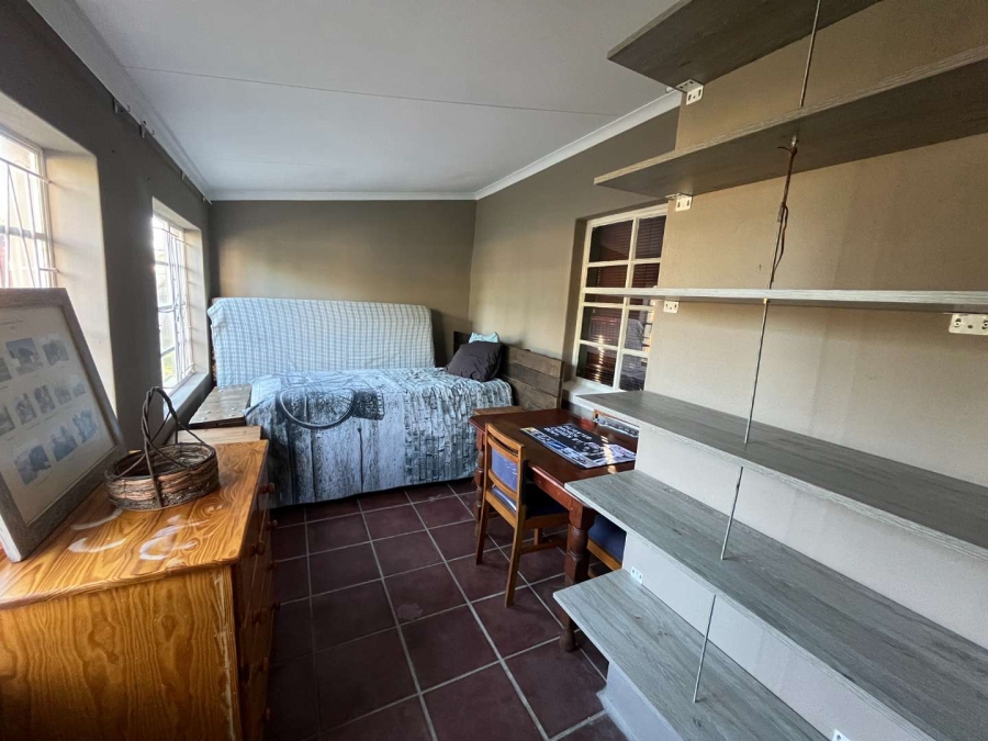 4 Bedroom Property for Sale in Kanoneiland Northern Cape